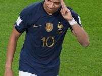 一竞技电子-包含JackeyLove回归赛场，出色防守首场状态亮眼，法国队观众沸腾！的词条