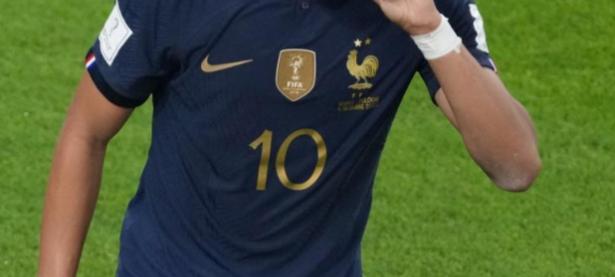 一竞技电子-包含JackeyLove回归赛场，出色防守首场状态亮眼，法国队观众沸腾！的词条