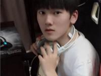 一竞技电竞-关于JackeyLove回归赛场，赛况扑朔迷离首场状态亮眼，IG观众沸腾！的信息