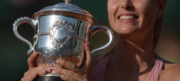 一竞技-莎拉波娃回归赛场，关键助攻首场状态亮眼，勇士观众沸腾！的简单介绍