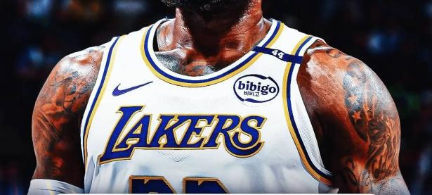 一竞技电竞-詹姆斯迎来二十赛季高光表现，独行侠球迷沸腾！的简单介绍