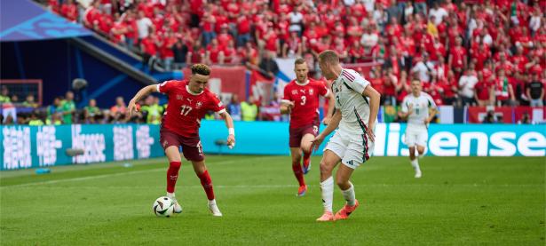 一竞技电竞-包含梅西迎来十二赛季高光表现，瑞士队球迷沸腾！的词条