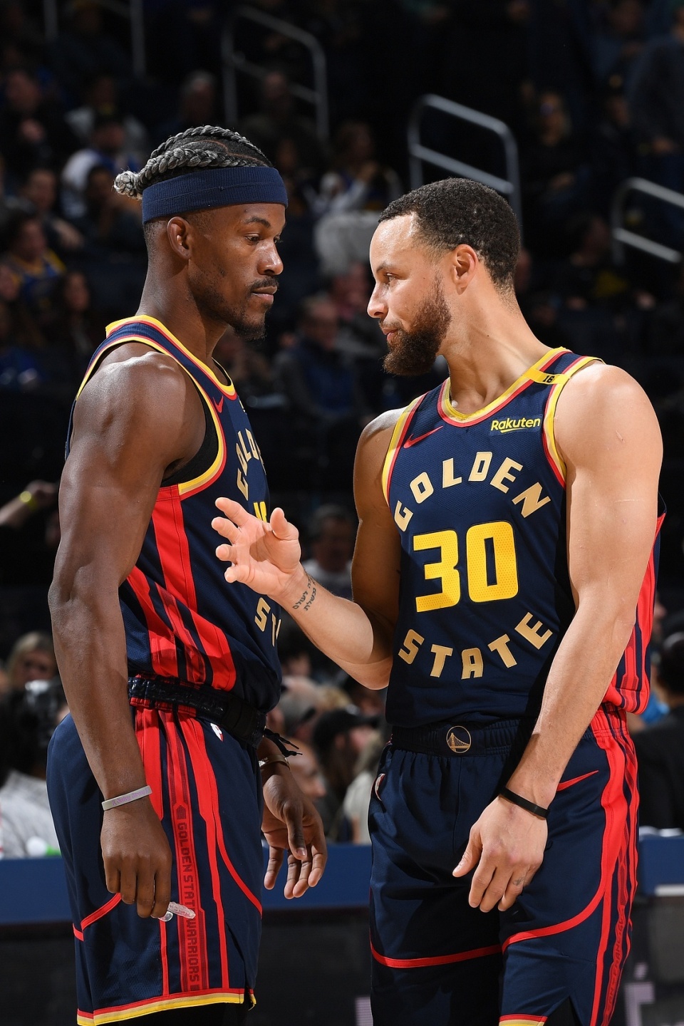 巴特勒与50激战DWG分钟,爆冷胜负难料!,东契奇焦点对战赛场气氛高涨(巴特勒申请交易) 巴特勒与50激战DWG分钟,爆冷胜负难料!,东契奇焦点对战赛场气氛高涨(巴特勒申请交易)