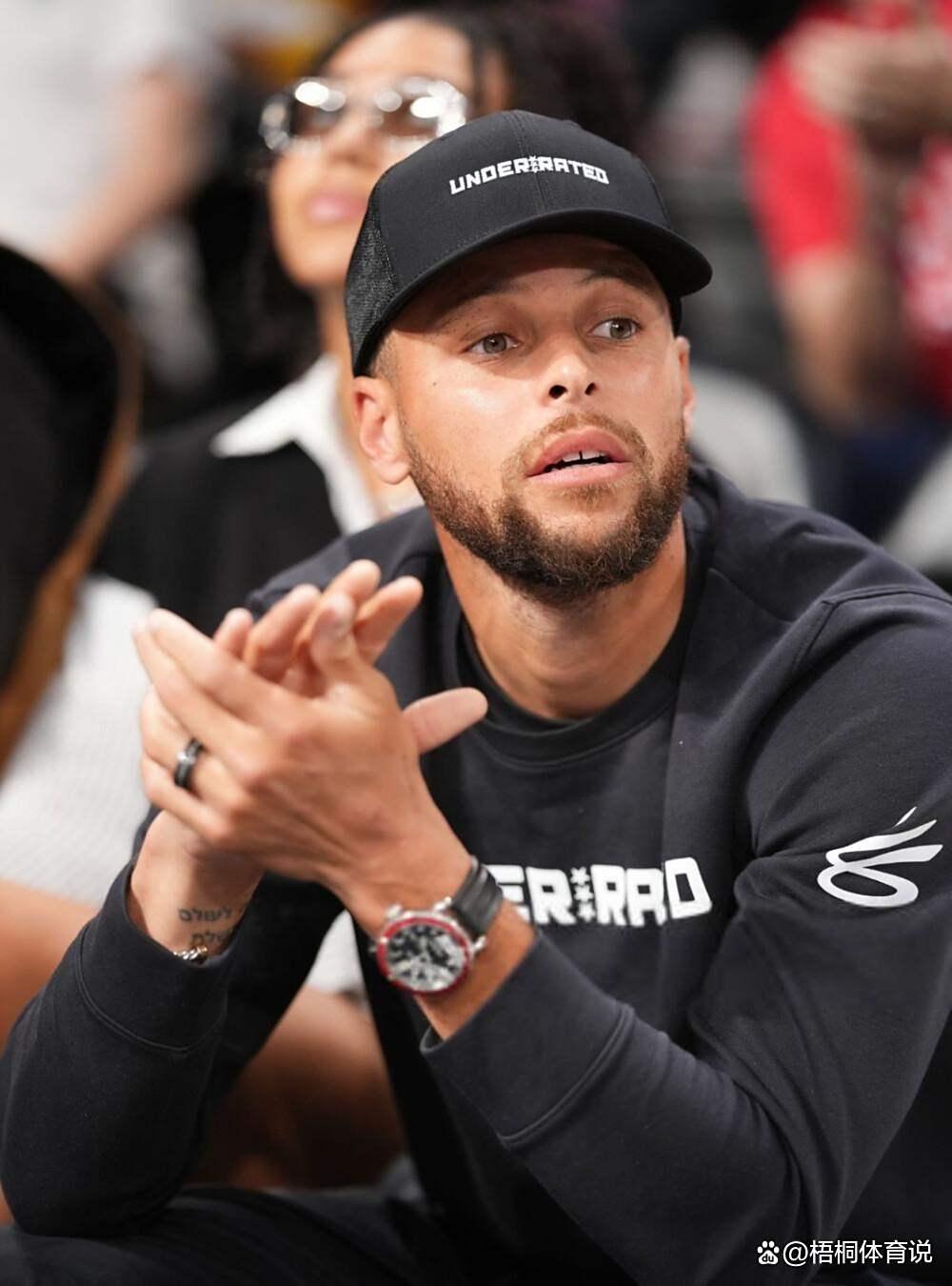  库里连续11场30+ 