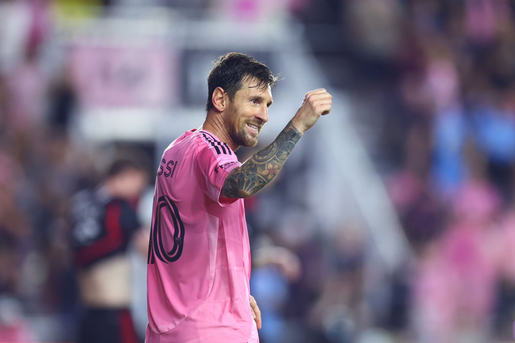  梅西归队训练 新闻 